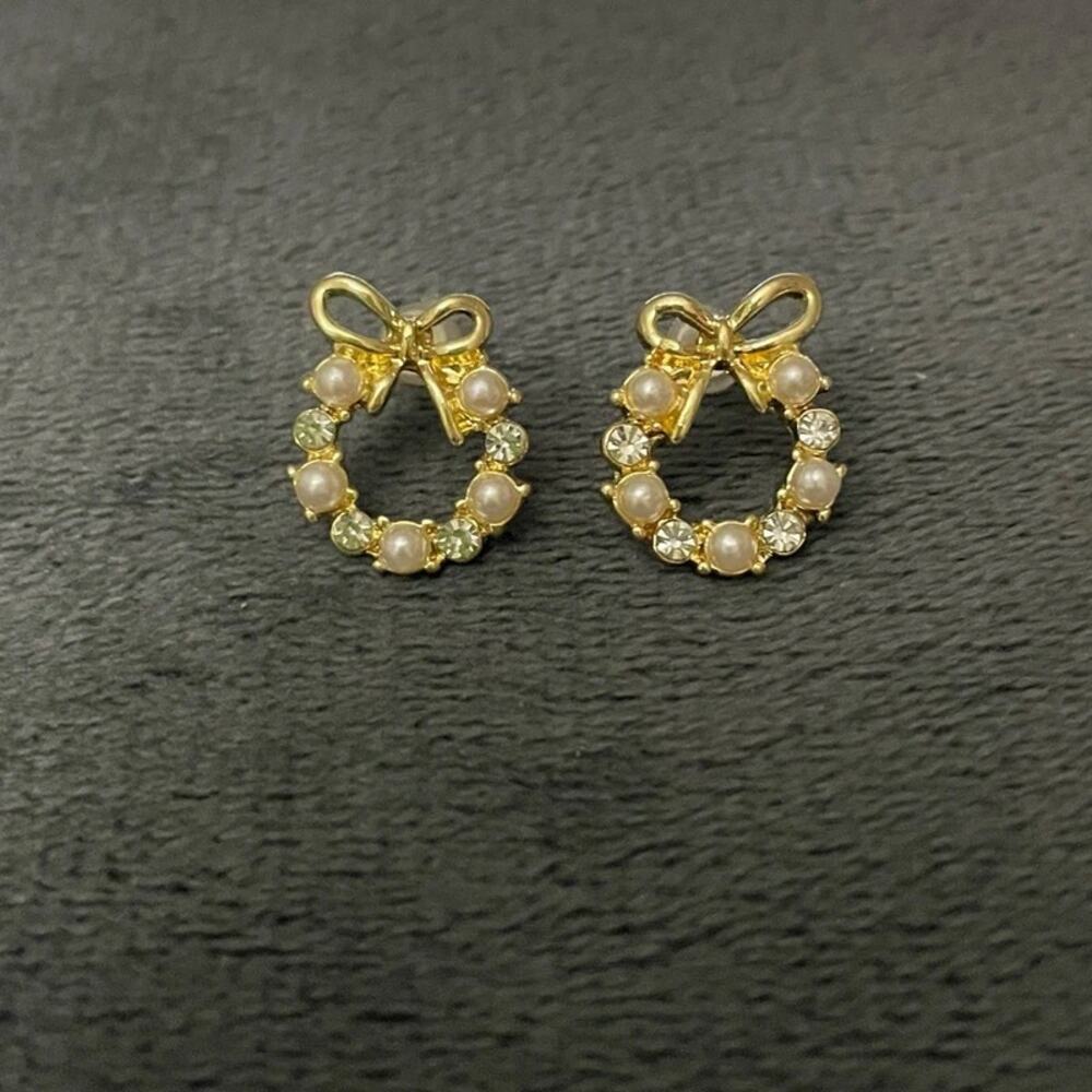 Women's Feminine Gold Bow Wreath Christmas Holiday Earrings NEW